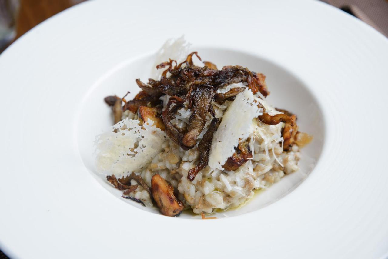 Royal Tulip Hotel & Casino, Tbilisi Luaran gambar A risotto with black truffle