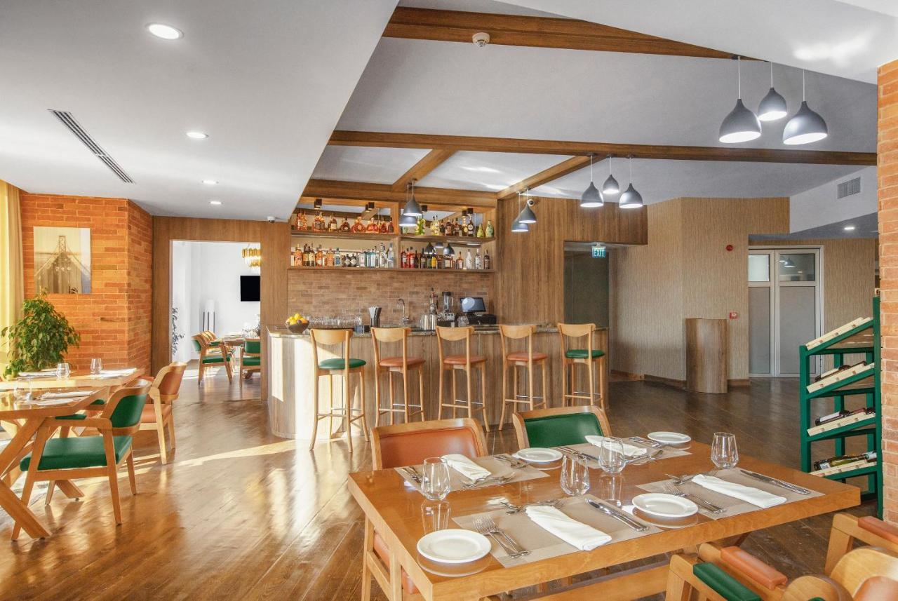 Royal Tulip Hotel & Casino, Tbilisi Luaran gambar The restaurant at the hotel