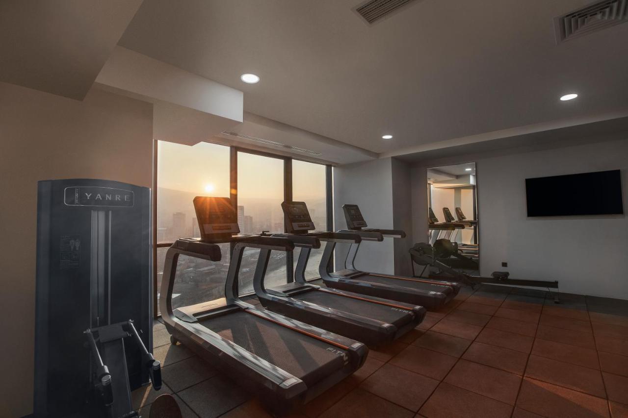 Royal Tulip Hotel & Casino, Tbilisi Luaran gambar The gym at the hotel