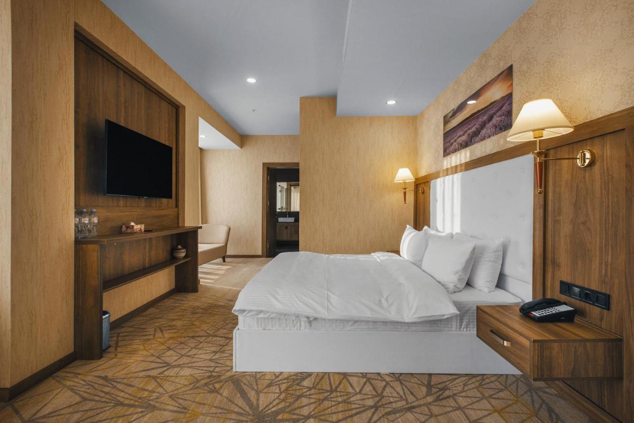Royal Tulip Hotel & Casino, Tbilisi Luaran gambar Deluxe Suite