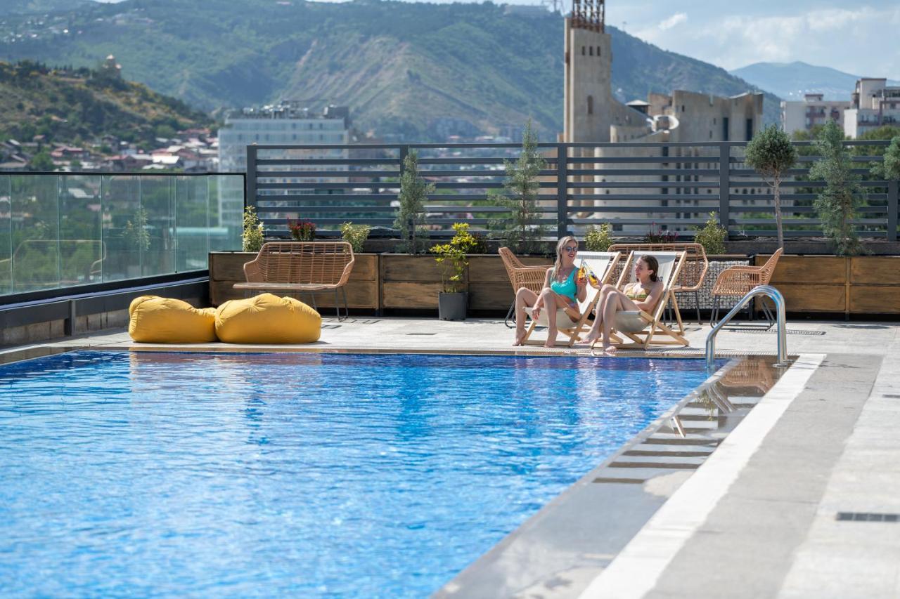 Royal Tulip Hotel & Casino, Tbilisi Luaran gambar Rooftop pool