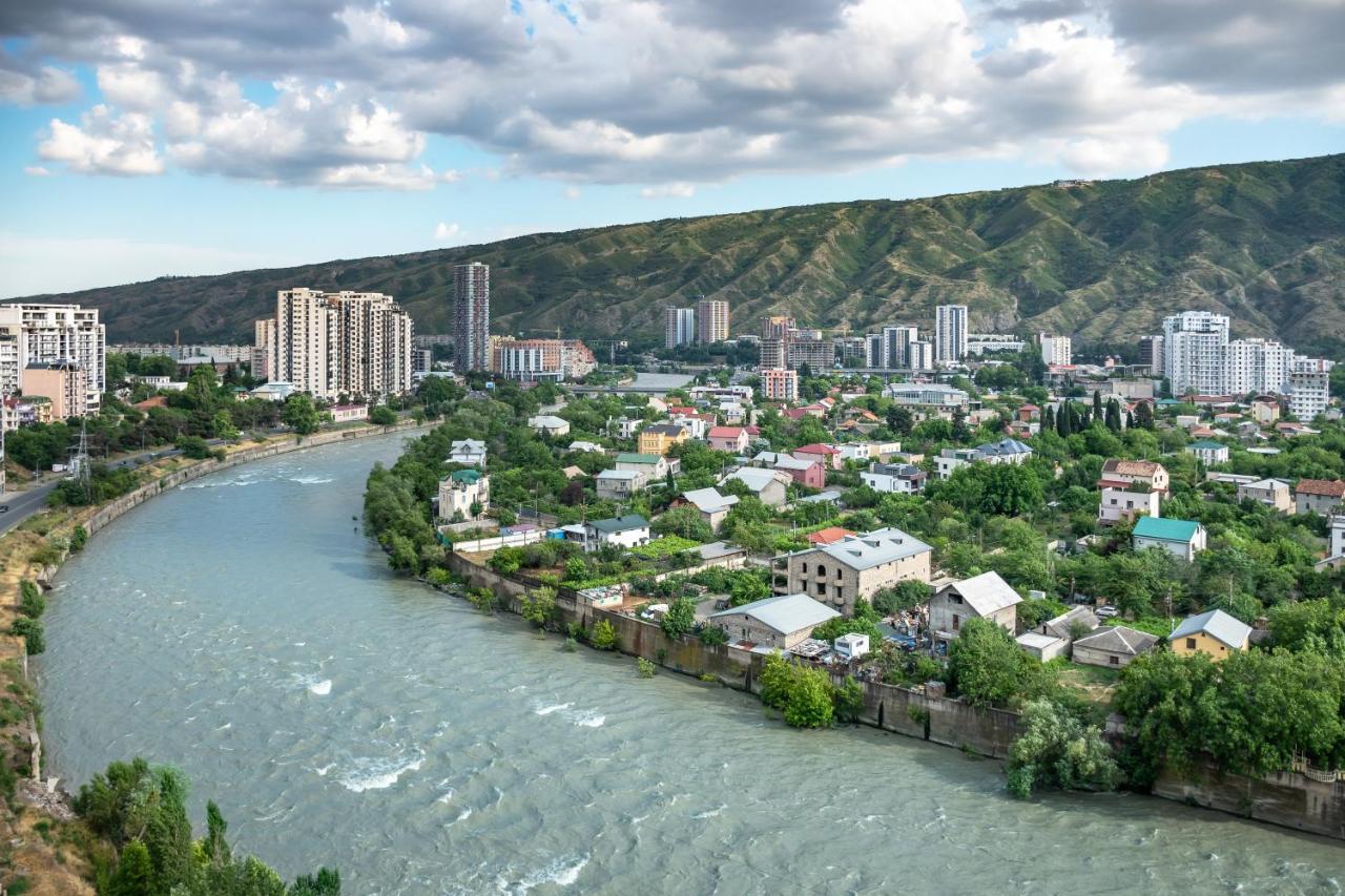 Royal Tulip Hotel & Casino, Tbilisi Luaran gambar The Rioni River in Vladikavkaz