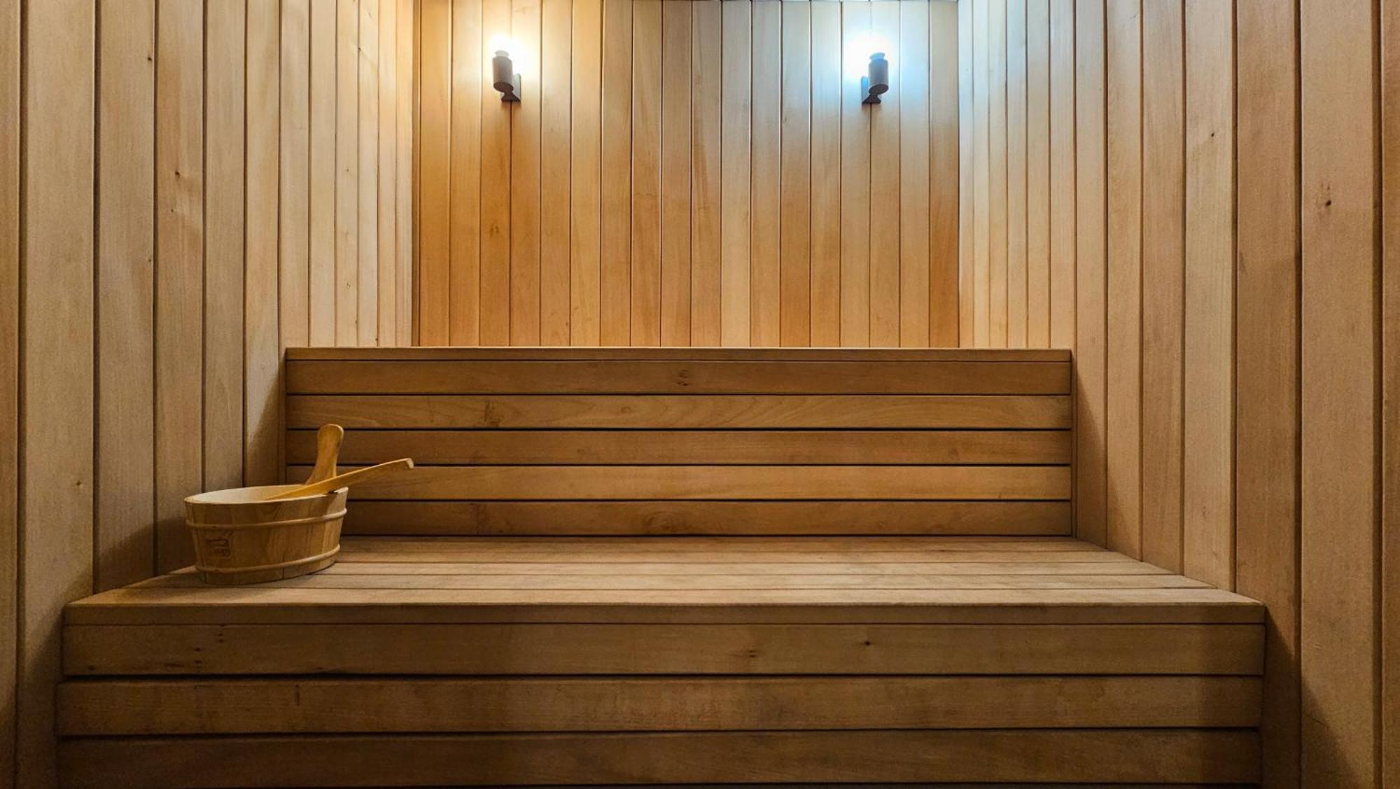 Royal Tulip Hotel & Casino, Tbilisi Luaran gambar A Finnish sauna