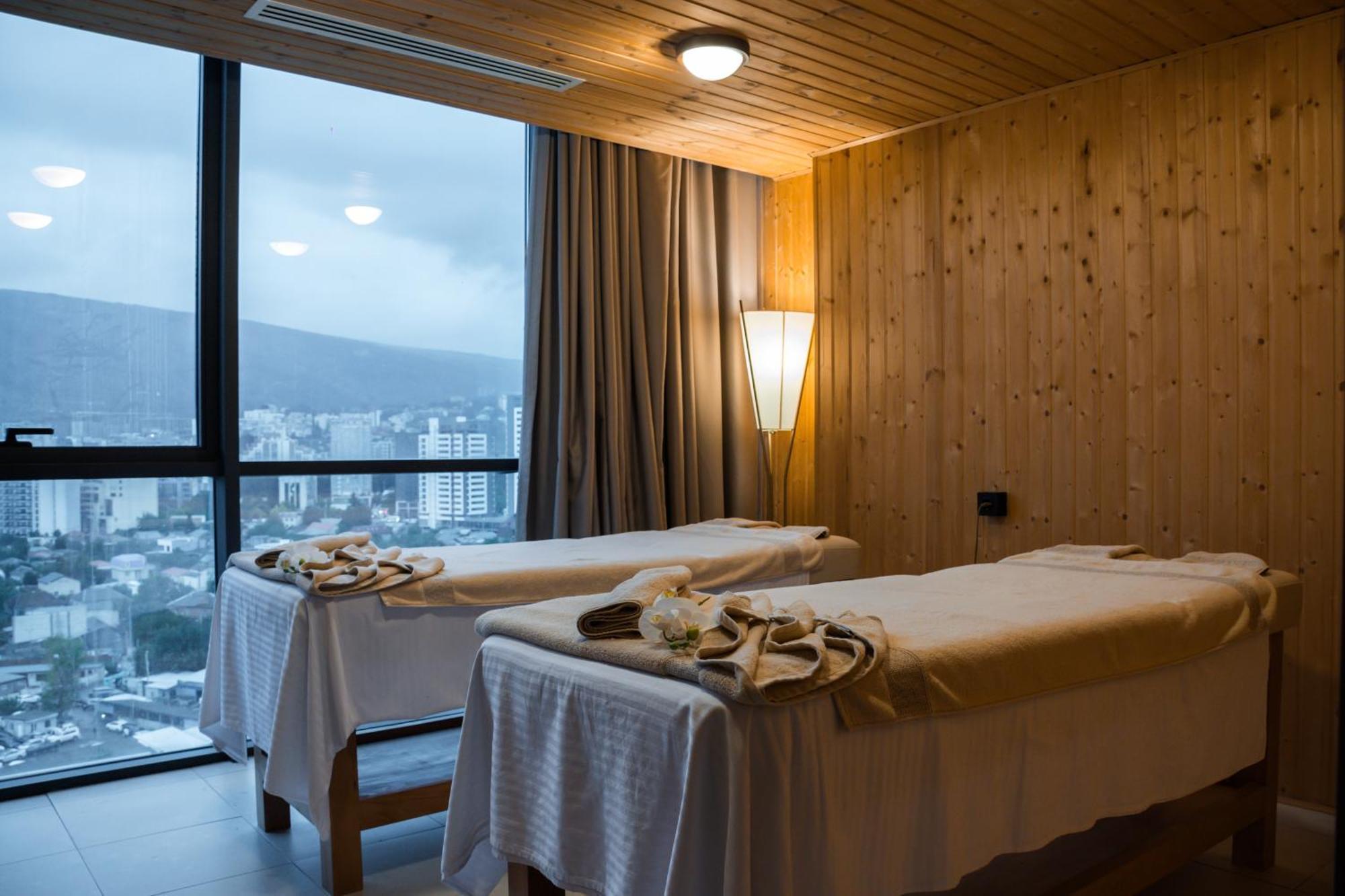 Royal Tulip Hotel & Casino, Tbilisi Luaran gambar Massage beds
